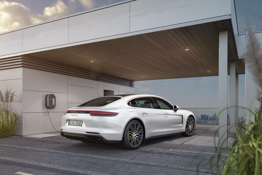  Porsche Panamera 4 E-Hybrid Executive 2016 года  (фото 9 из 21)
